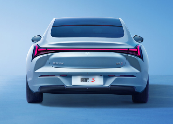 170kw EV Elektrikli Araba 4 Koltuklu Elektrikli Spor Arabalar 715km Dayanıklılık