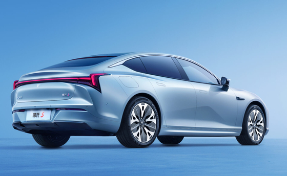 170kw EV Elektrikli Araba 4 Koltuklu Elektrikli Spor Arabalar 715km Dayanıklılık