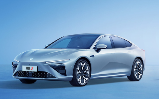 170kw EV Elektrikli Araba 4 Koltuklu Elektrikli Spor Arabalar 715km Dayanıklılık
