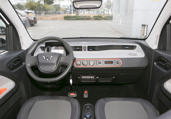 Elektrikli arabalar HONGGUANG Mini SUV 120~170KM sürüş menzili Wuling mini ev arabaları